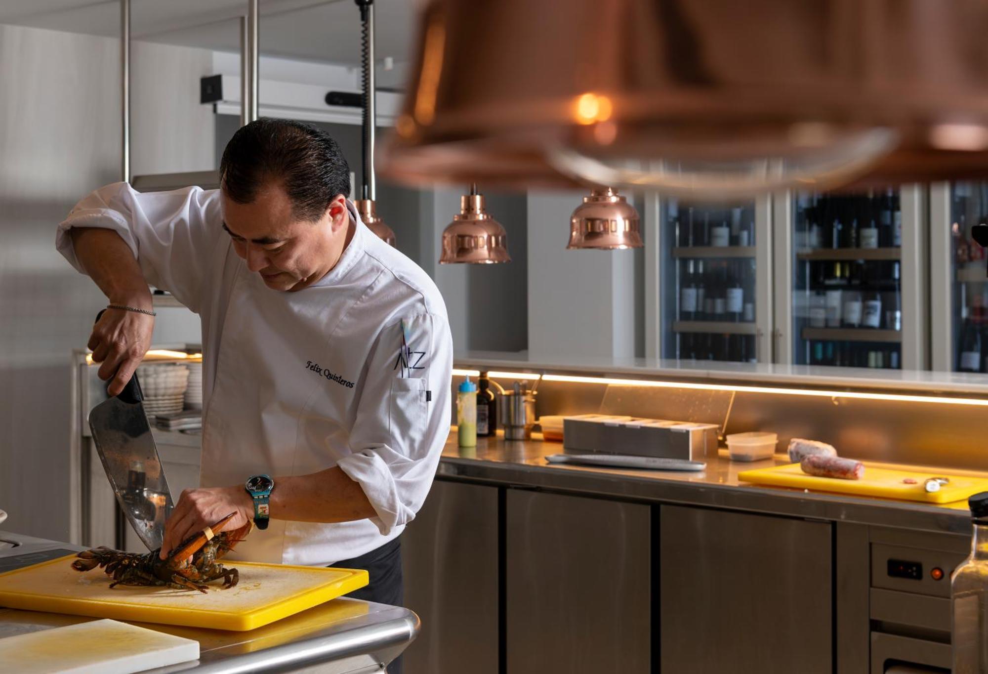 Atzavara Hotel & Spa Santa Susanna Zewnętrze zdjęcie A chef at work
