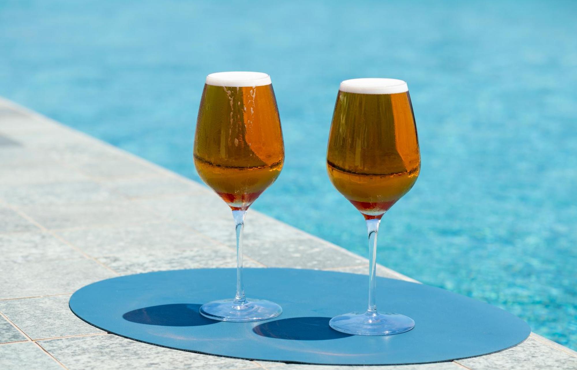 Atzavara Hotel & Spa Santa Susanna Zewnętrze zdjęcie Beer in wine glasses